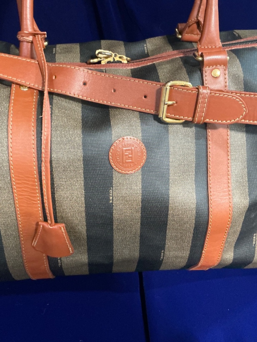 Vintage Authentic Fendi Pequin dufflel bag with shoulder strap - Picture 2 of 16